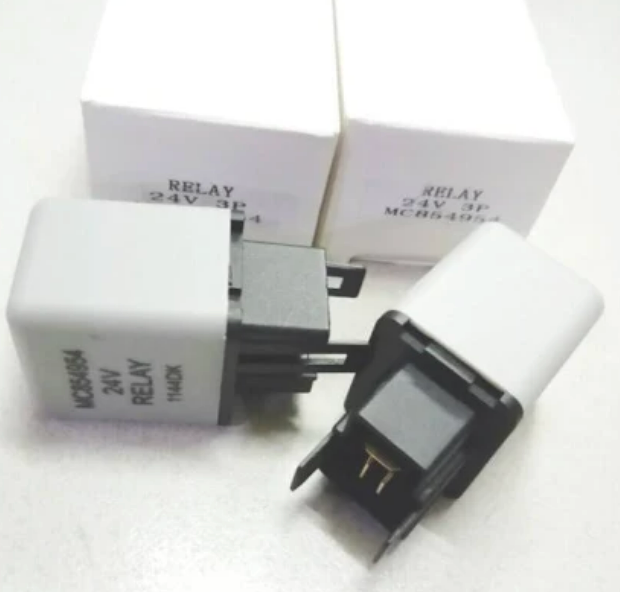 RELAY HEAD LAMP IC MF.FM516PS135 3P.K RL MC854954